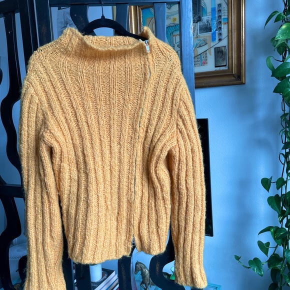 Handmade yellow wool two-zipper sweater - Picture 2 of 2